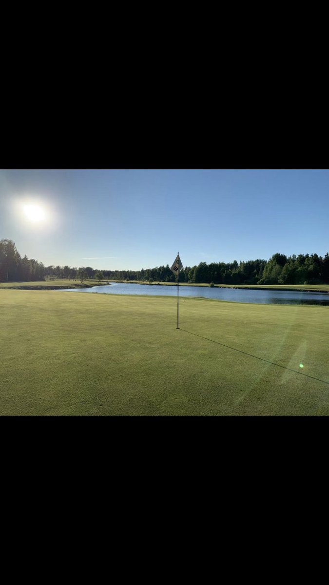 niina_nurminen's tweet photo. Näihin kuviin ja tunnelmiin on erityisen kiva päättää tämä vauhdikas ja mielenkiintoinen viikko ☀️ 🏌️♀️ Peliseura oli mitä parasta 🤩 #golf #paljon #uusia #asioita #harmitusta #hiukan #myös #epäreiluutta #posin #kautta https://t.co/rnpHN2uIjZ