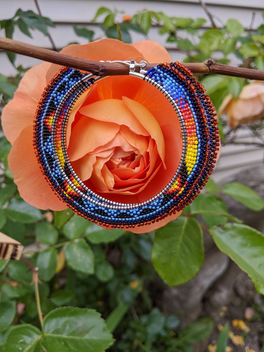 These hoops were heaven to create! My client called the fire colours I used sunset colours so I added a cute #sunset #ombré to the back of the #earrings I imagine it to be a stunning #peekaboo whenever the wearer swipes their hair back. #handmade #nativebeadwork #brickstitch