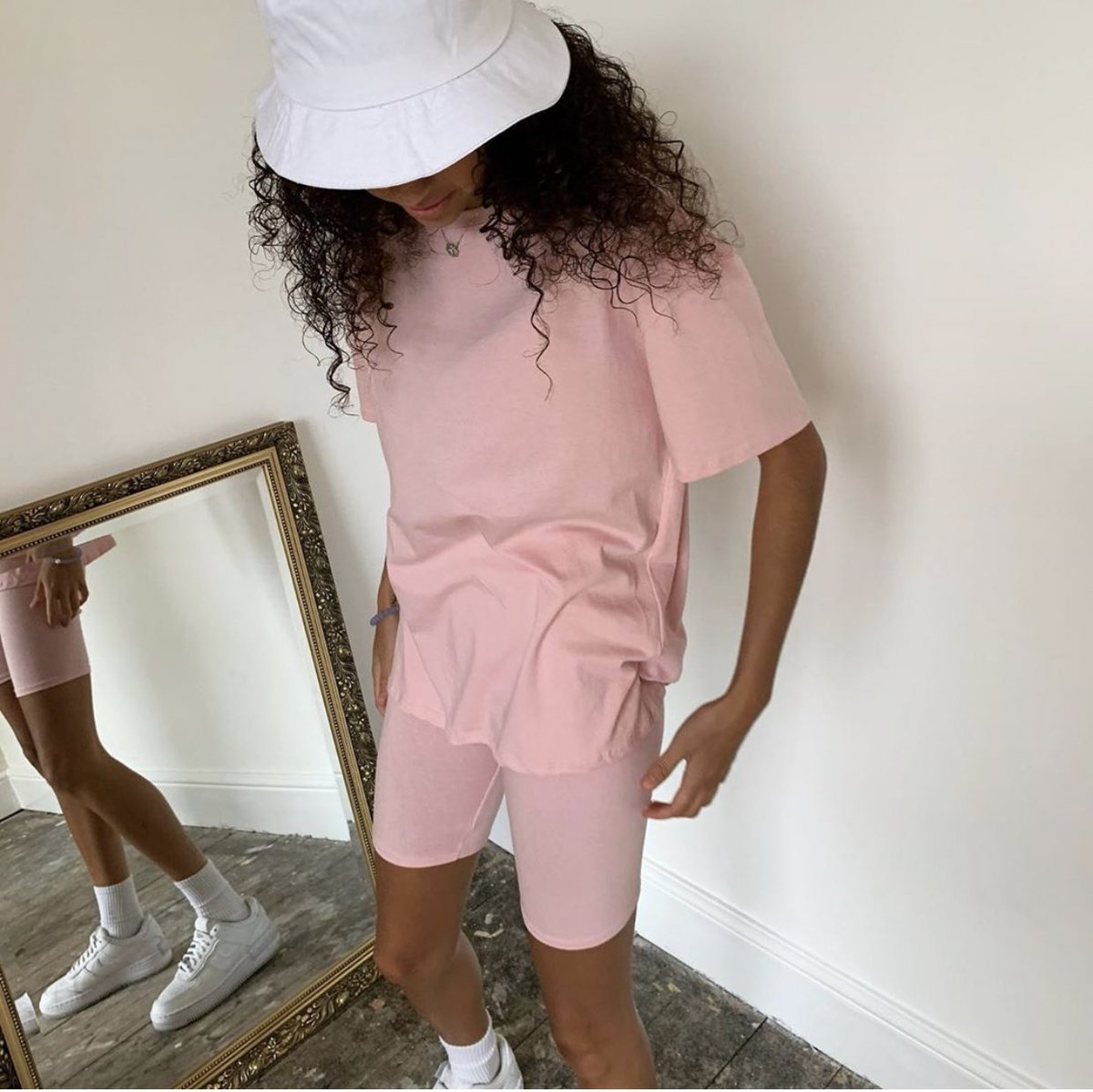 WearWhatSheWore tweet media