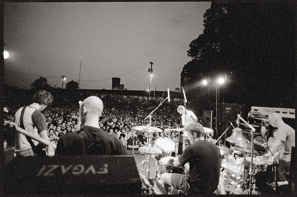TheDischourse's tweet photo. “Good evening ladies and gentlemen, we’re Fugazi from Washington, DC.”

On this long-anticipated episode, we talk 13 Songs, First Demos, &amp; how the underground of the late 80s gave the band something to fight for — and against. 
https://t.co/Iot1LDkjLt

#Fugazi #Dischord #DCPunk https://t.co/BOHD96mei6