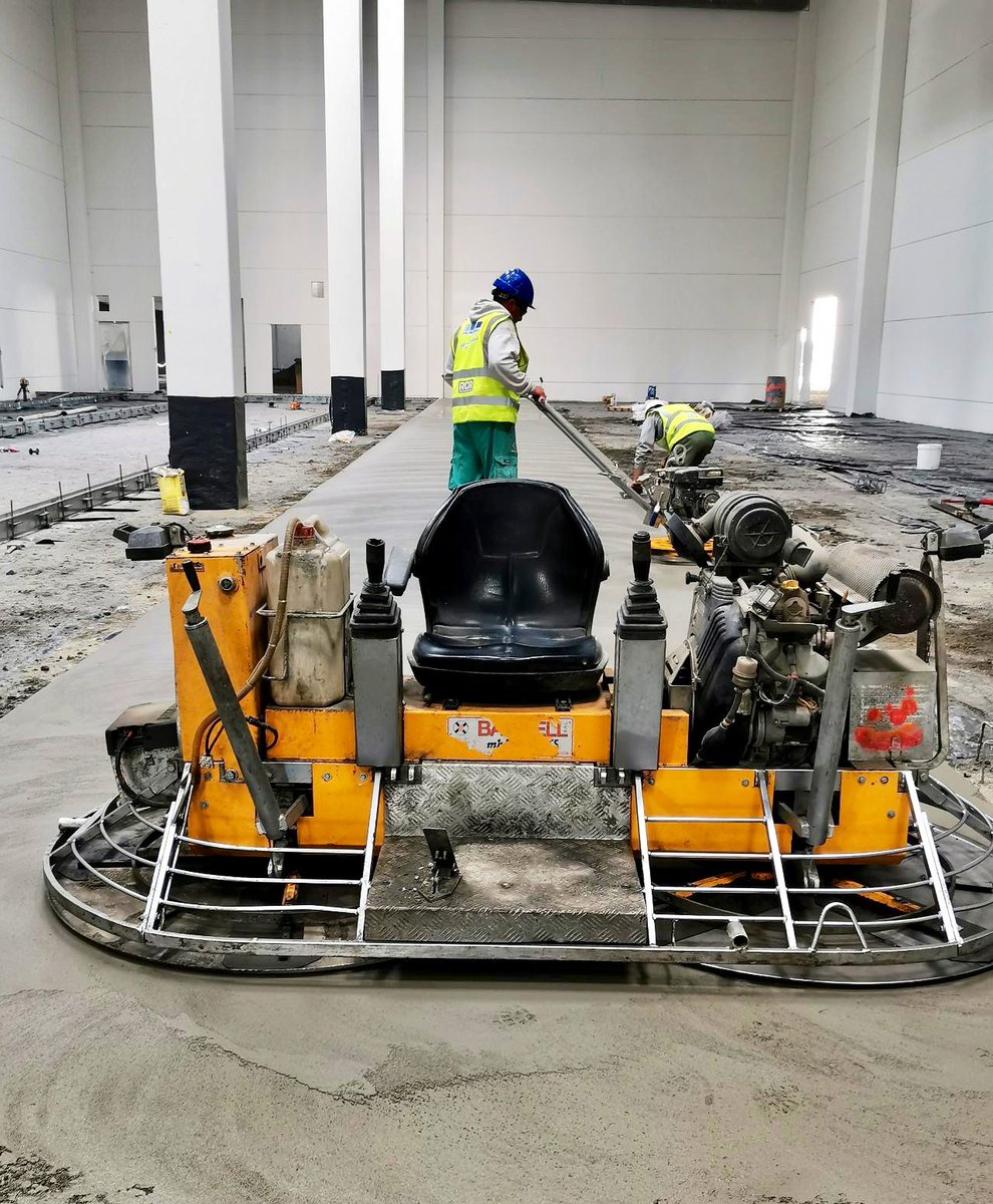 Kriscorti's tweet photo. ⚠️ CHANTIER EN COURS ⚠️
Dallage #SUPERPLAN selon recommandations #TR34 pour stockage en grande hauteur
Coulages en bandes avec mise en place de joints #Permasteel & #PermabanWave de @PermabanRCR
🔹CONCEPTION🔹ASSSISTANCE🔹CONTRÔLES 🔹
@Monofloor_FR https://t.co/rYyvCxT1DR https://t.co/BVUfS03CA6