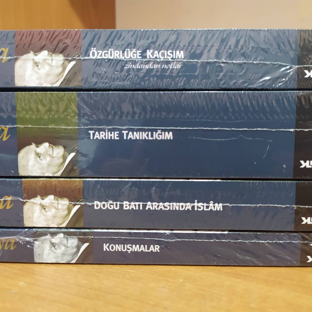 SahafKadim's tweet photo. 📙Aliya İzzetbegoviç Kitap Seti
  💎Durum "Sıfır Ürün' DM'den bilgi alabilirsiniz. https://t.co/YCXD4B4eHw