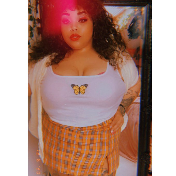 Yellow 💛🌼 Ellow  Low ..... hoe hoe hoe 💛 https://t.co/IQ4xNxqguH<a href="/tag/newprofilepic"class="tags"><span>#newprofilepic</span></a>