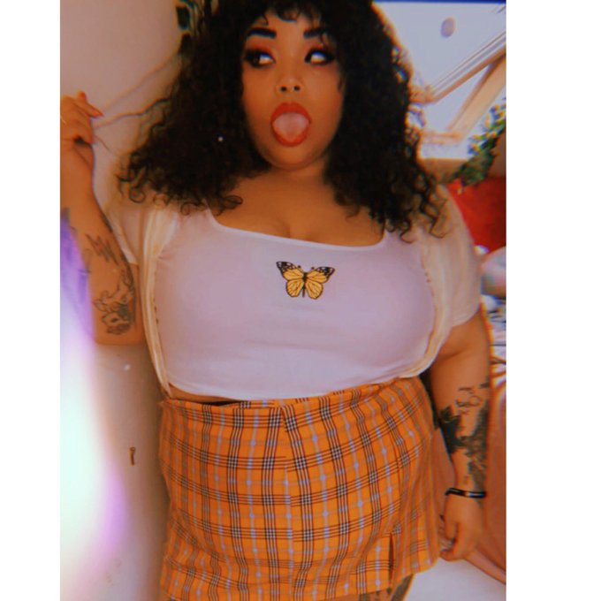 Yellow 💛🌼 Ellow  Low ..... hoe hoe hoe 💛 https://t.co/IQ4xNxqguH<a href="/tag/newprofilepic"class="tags"><span>#newprofilepic</span></a>