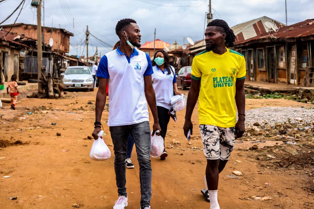 amkingdarey's tweet photo. So today with @Roys_Foundation I had the opportunity to visit the same street I grew up in Kakuri - Kaduna for the #WidowsMight Outreach #EachOneCanReachOne #COVID19 #Kaduna #foundation https://t.co/fyvLr2IL95