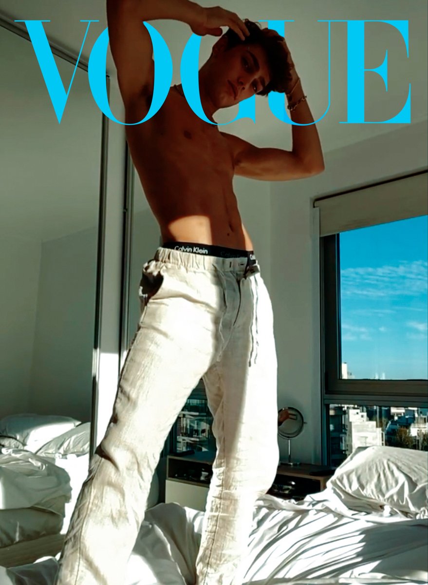 rogerveksteinph's tweet photo. #VogueChallenge edición fotos por videollamada que hice esta cuarentena @voguemagazine https://t.co/wGqIIKT66o