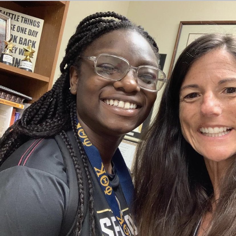 SandyDeMauro's tweet photo. So proud of my students...Palm Beach State College graduates!!! Bless the next chapter in your journey!! ❤️🎓#pbscgrad2020 #pbscgrad #proudprof @PBStateCollege https://t.co/OBZnoJ8KPa