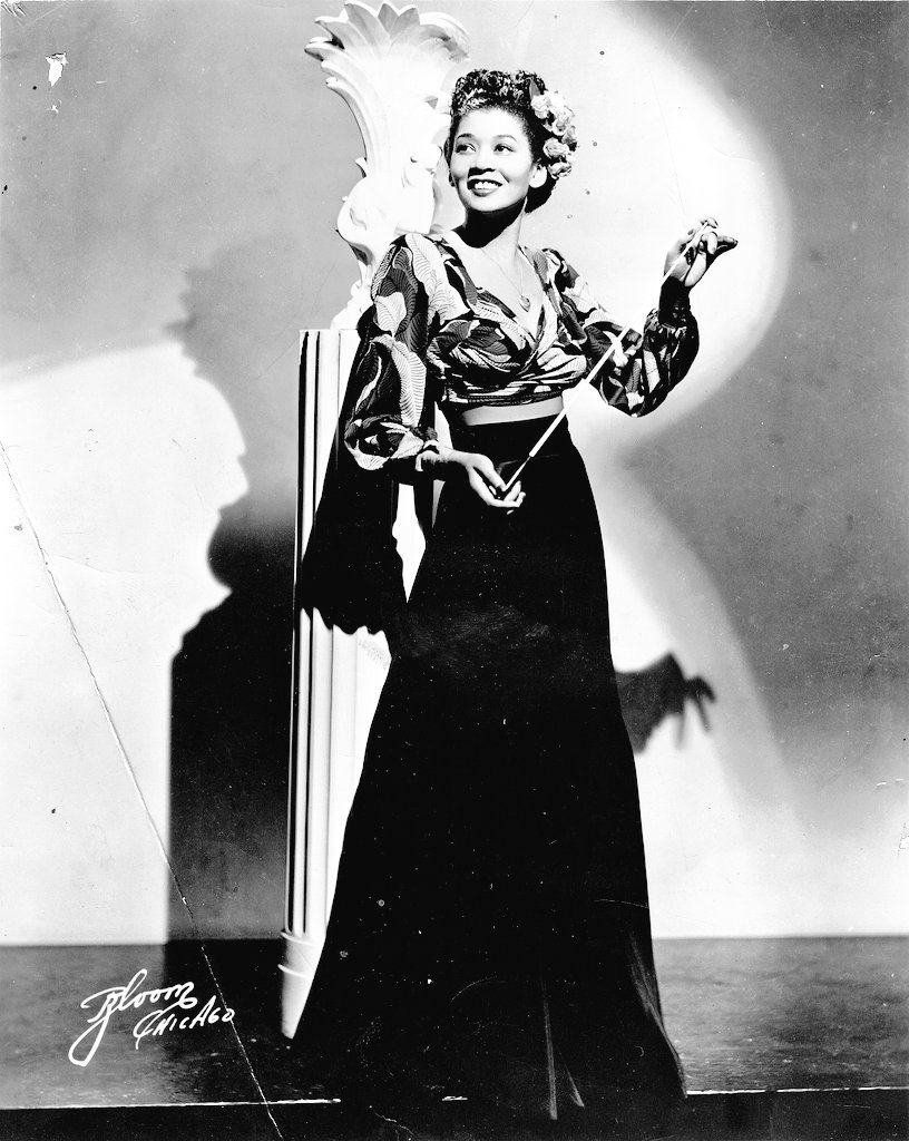 Let's re-intro a Bandleader/Vocalist I've posted times prior ... Pioneer  #AnnaMaeWinburn Rising to fame in the '30s, Anna lead the 1st integrated All-Female Band in the '40s, "International Sweethearts Of Rhythm" (formed in 1939 @ Piney Wooks Country Life School in Mississippi).