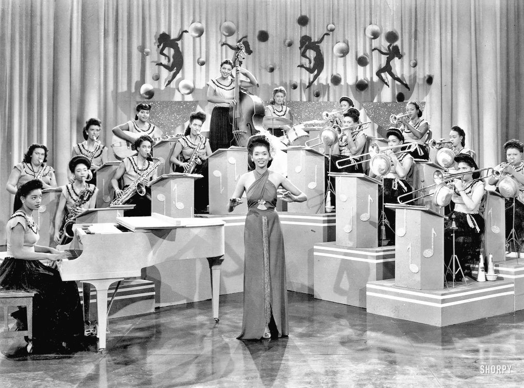 Let's re-intro a Bandleader/Vocalist I've posted times prior ... Pioneer  #AnnaMaeWinburn Rising to fame in the '30s, Anna lead the 1st integrated All-Female Band in the '40s, "International Sweethearts Of Rhythm" (formed in 1939 @ Piney Wooks Country Life School in Mississippi).