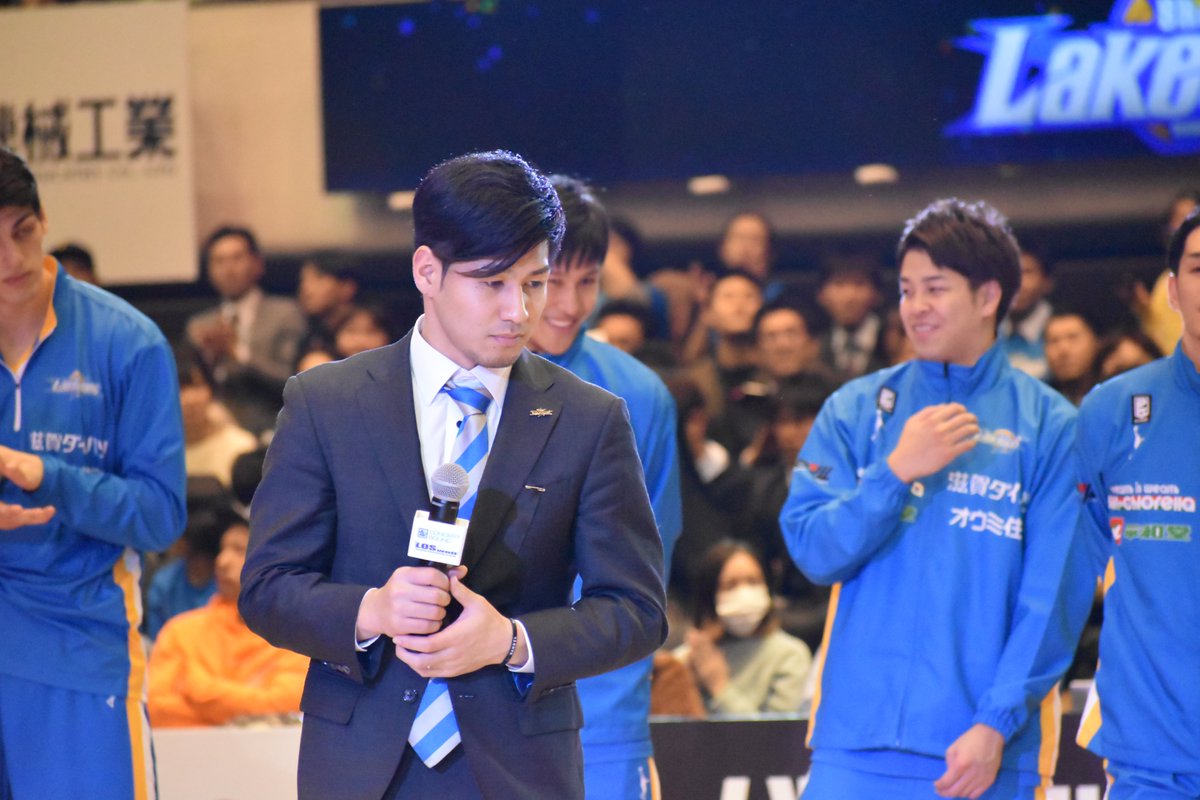 SoralogyPhoto's tweet photo. 2019.12.11 その23
もひとつオマケ的に。
ヘンリー恒例。
八幡AC置き去り。
#ヘンリーウォーカー
#HenryWalker
#八幡幸助
#滋賀レイクスターズ https://t.co/wACx0349lq