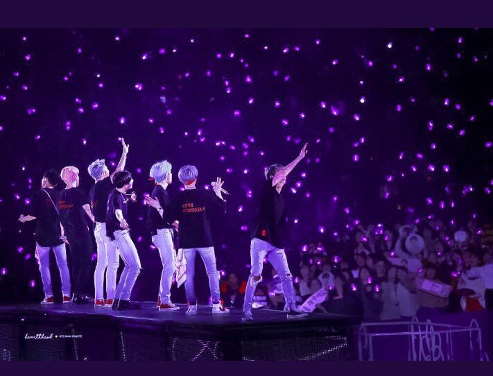 Freshell0's tweet image. Again..... Happy anniversary BTS!!! borahaee! Hmmmwah!!🌌😍💜