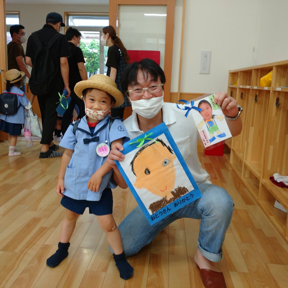 佐久市議会議員 清水秀三郎 On Twitter 長野県 佐久市 本日 カトリック幼稚園 父親参観日 似顔絵 と一年間有効の 肩たたき券 頂きました