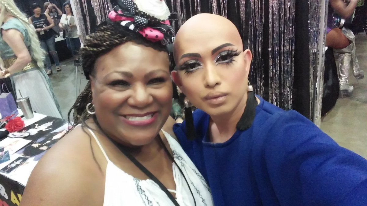KimMarieMartin1's tweet photo. I love u Ongina! #DragRace https://t.co/LdRXuZ48SH
