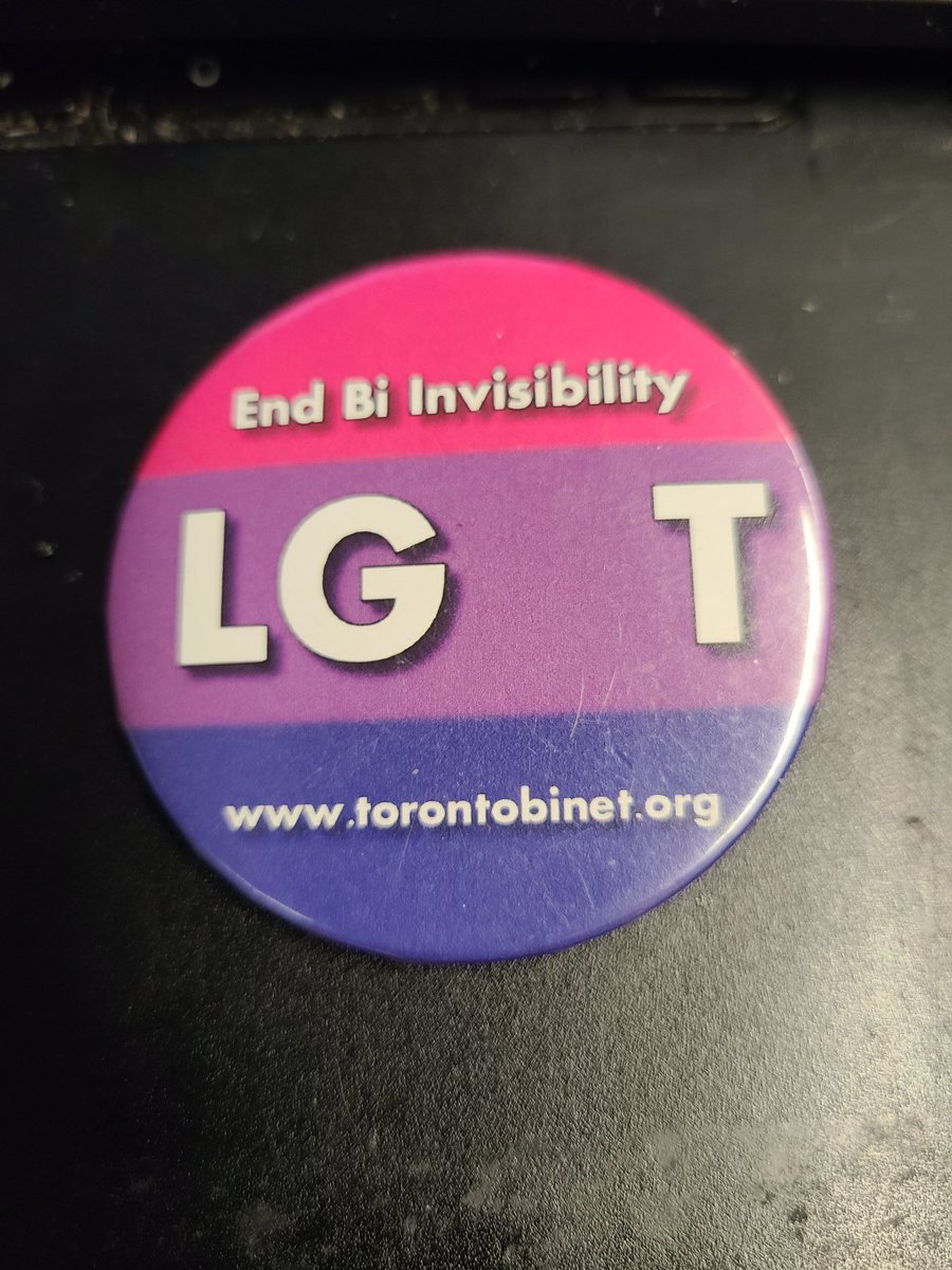 Bearlybent's tweet photo. This is a button from several years ago, from @torontobinet. To me, it symbolizes everything about Pride Toronto's Virtual Pride month, right now. #bierasure #bierasureisbiphobic #biinvisibility but also #bipride #biplus #bipluscommunity #bifurious https://t.co/uZCiZbtjco