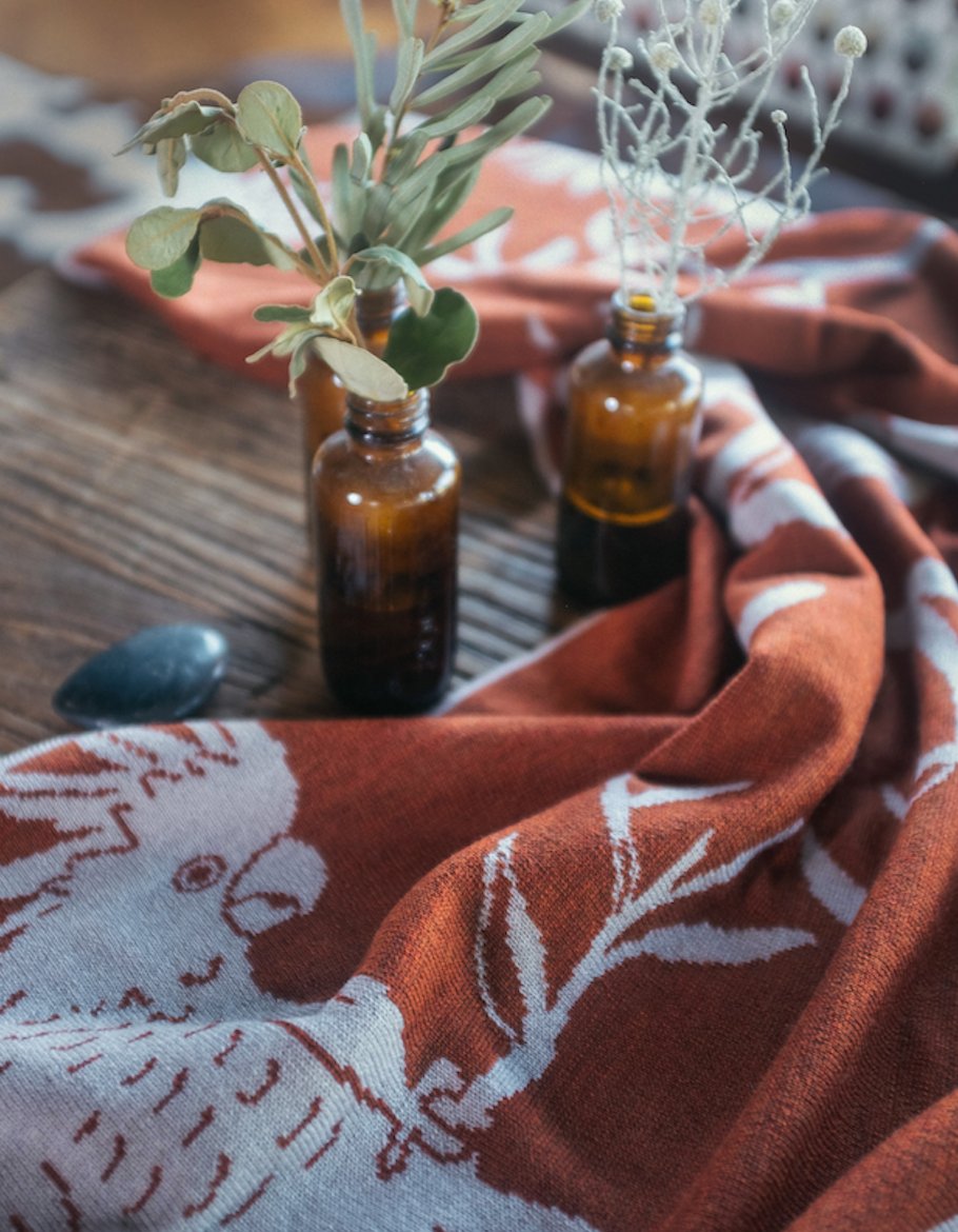 A close up with nature and our Australian Extra Fine Merino wool blanket 'Hello Cocky' in Bronze. ⁠🕊️⁠
⁠
Available in four sizes and colours to suit you. Shop now and pay after.⁠

soo.nr/nqYr