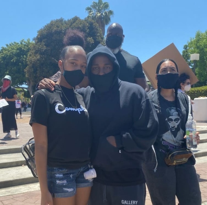 Hiiipower - TDE News on X: Kendrick Lamar with his wife ( Pac Shirt) at  protests in L.A. last week.  / X