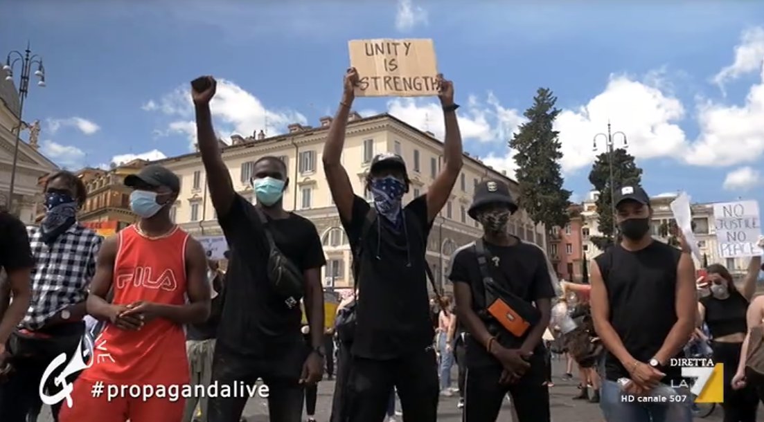 welikeduel's tweet photo. Una manifestazione organizzata e a distanza sociale, nella sua assurdità era tutto bellissimo.

#propagandalive https://t.co/2Xy6h4F0aX