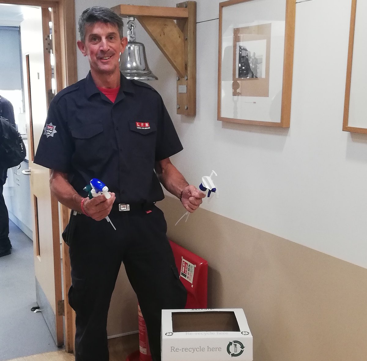 LondonFire's tweet photo. Firefighters are saving bottle tops to recycle as a global shortage is delaying manufacturers sending antibacterial products to the frontline. Crews are collecting screw caps, trigger sprays, pumps & flip caps for the Tops Off campaign #boxcollection https://t.co/TEfhhujKwR https://t.co/a4OEEpTXBi