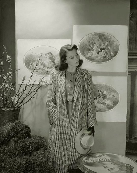 vivien leigh, actors in overcoats, portrait, standing by paintings