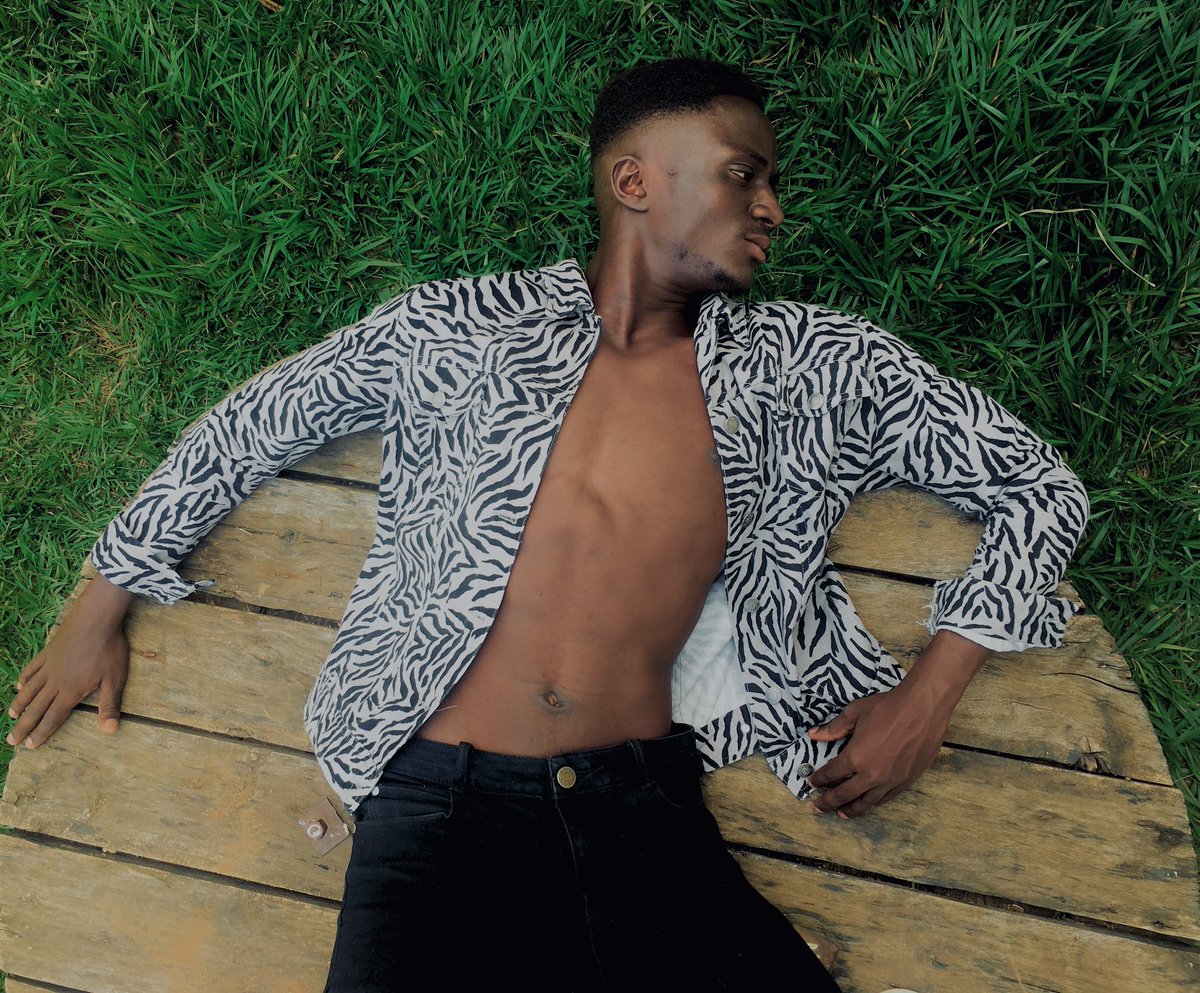 jeffo_junior's tweet photo. Hello, I am the Burundian🇧🇮 model and commercial model💰👕, And there I present you a Zebra clothing 🦓👕👖support🙏 retweet
#Burundi
#Afrique 
@burundionthemap @bestof257 @akezanet @MairieBuja @fashion @bigfizzo1 @natachaburundi1 @jadixtheblacker @YBurundi @monshion_shop https://t.co/zIYvd6jC8n