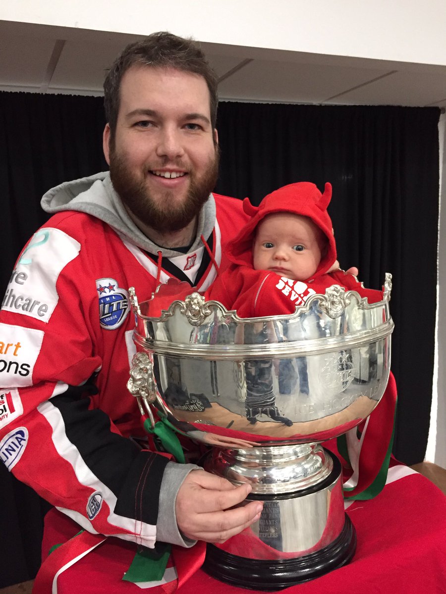 mrs_robinson_16's tweet photo. @cardiffdevils Max &amp; Isobel nominate their daddy @mrobbo24 because he saved them from being a Steelers fans like Mammy (who he’s working on) 😂🙈.He takes them to games all over the UK &amp; Europe. First games at 2 weeks old for us both. He gives the best cuddles too! 💙 #DevilsDad https://t.co/NOcjrmRpvL