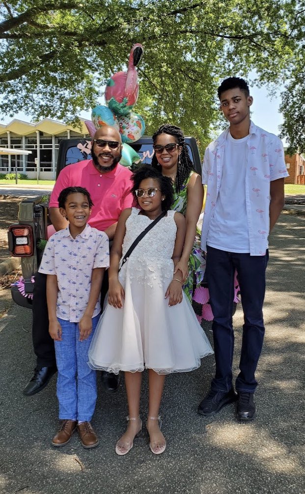 iCoachEXED's tweet photo. You can’t say PARADE to a Philly Jawn and expect her not to show up with a FLOAT. Her Mom Thought it was homecoming. Oh wait, I’m #HerMom #5thGradeRiy #StevieWonders #HaveItAll #Culmination ⁦@RPS_Schools⁩ ⁦@FisherFlamingo⁩ .⁦@TheAuCourant .@kianstevens2022 ⁩ https://t.co/QSjEKwpZeG