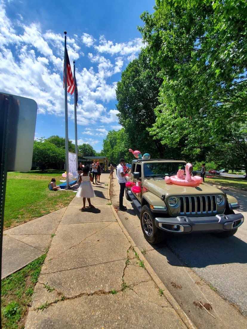 iCoachEXED's tweet photo. You can’t say PARADE to a Philly Jawn and expect her not to show up with a FLOAT. Her Mom Thought it was homecoming. Oh wait, I’m #HerMom #5thGradeRiy #StevieWonders #HaveItAll #Culmination ⁦@RPS_Schools⁩ ⁦@FisherFlamingo⁩ .⁦@TheAuCourant .@kianstevens2022 ⁩ https://t.co/QSjEKwpZeG