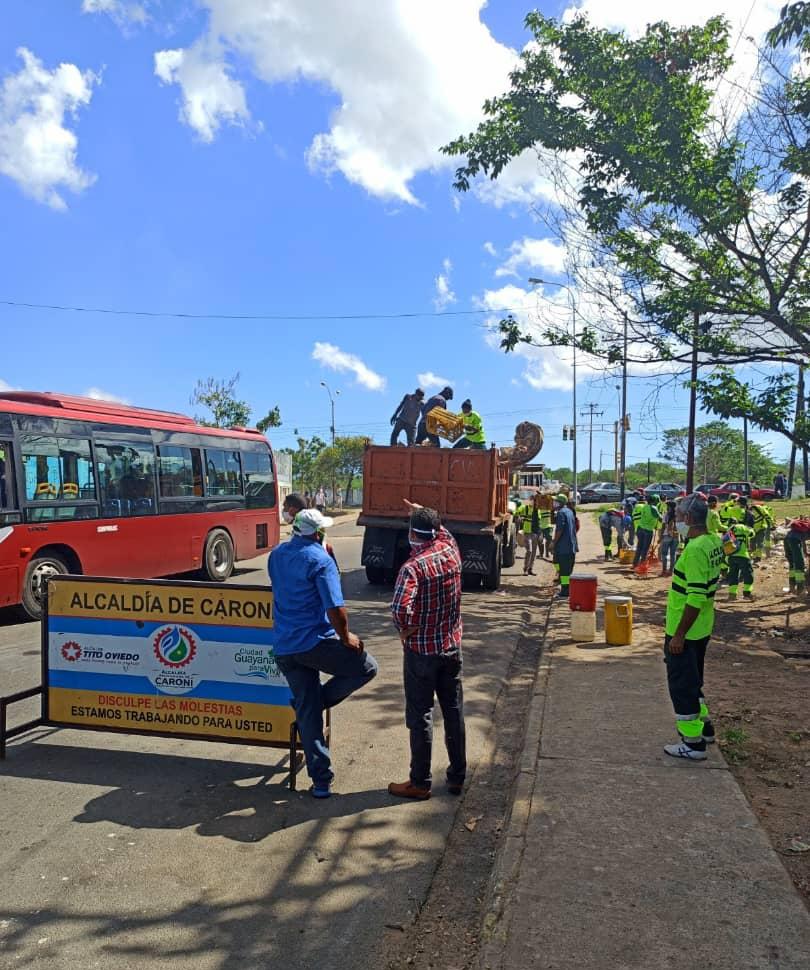 OviedoPSUV's tweet photo. En la mañana leí una publicación que decía: "las huellas de las personas que caminaron juntas, jamás se borran" Te invito a ti guayanés y guayanesa a caminar a mi lado para construir la #CiudadGuayanaParaVivir
#GraciasPuebloHeroico https://t.co/AHi56R08B2