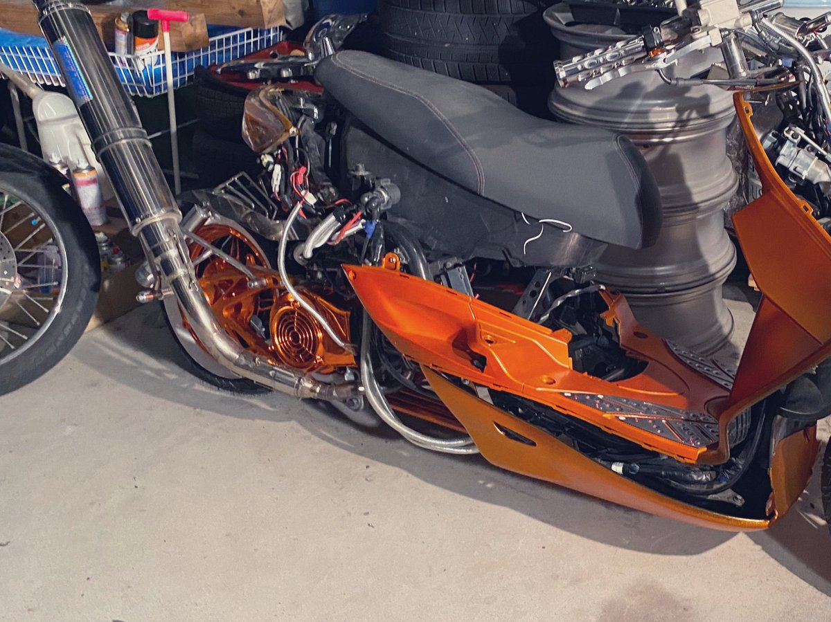 シグナスx オールペン
ホイール変更　メットイン加工
通勤仕様に