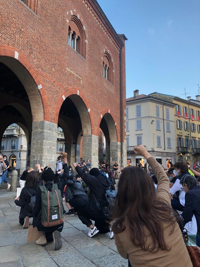 lascinti's tweet photo. A pugni alzati anche stasera. Grazie di essere stati il nostro venerdì! #monza #blacklivesmatter #propagandalive #welikeduel https://t.co/ATUuI4FWqI