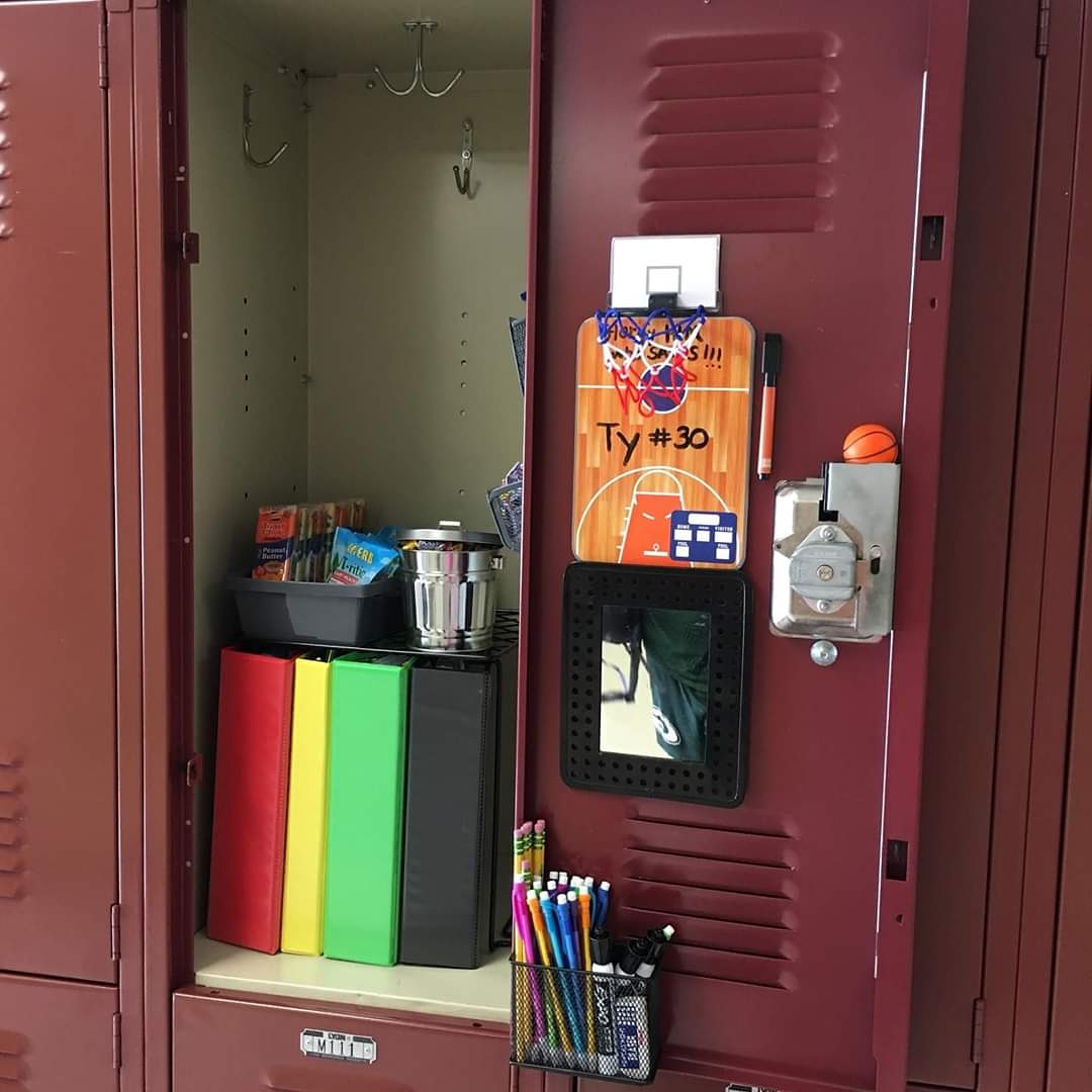 StudyUpperCan's tweet image. Pt.2 * (The survey will remain open until the end of the day on Tuesday, June 16)
-If you are a UCDSB international student who is still living in Upper Canada, please check your school email for instructions about retrieving your belongings.