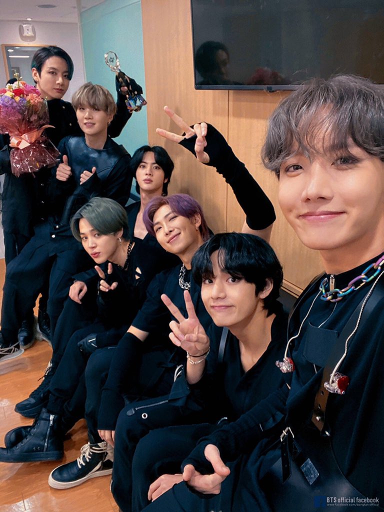TaehyungCon's tweet photo. 7 years look how far you guys  have come. Thank you for all the beautiful moments 💜#BTS7thAnniversary https://t.co/z7Ot9piXnB