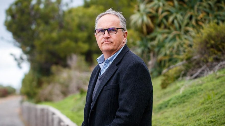 saweekendmag's tweet image. Meet Bill Smith. He's a former @SAPoliceNews officer who has spent the past 25 years locking up some of the world's worst war criminals in #yugoslavia and #Cambodia @mcguiremi
#saweekend #sapolice 

bit.ly/3fbMlku