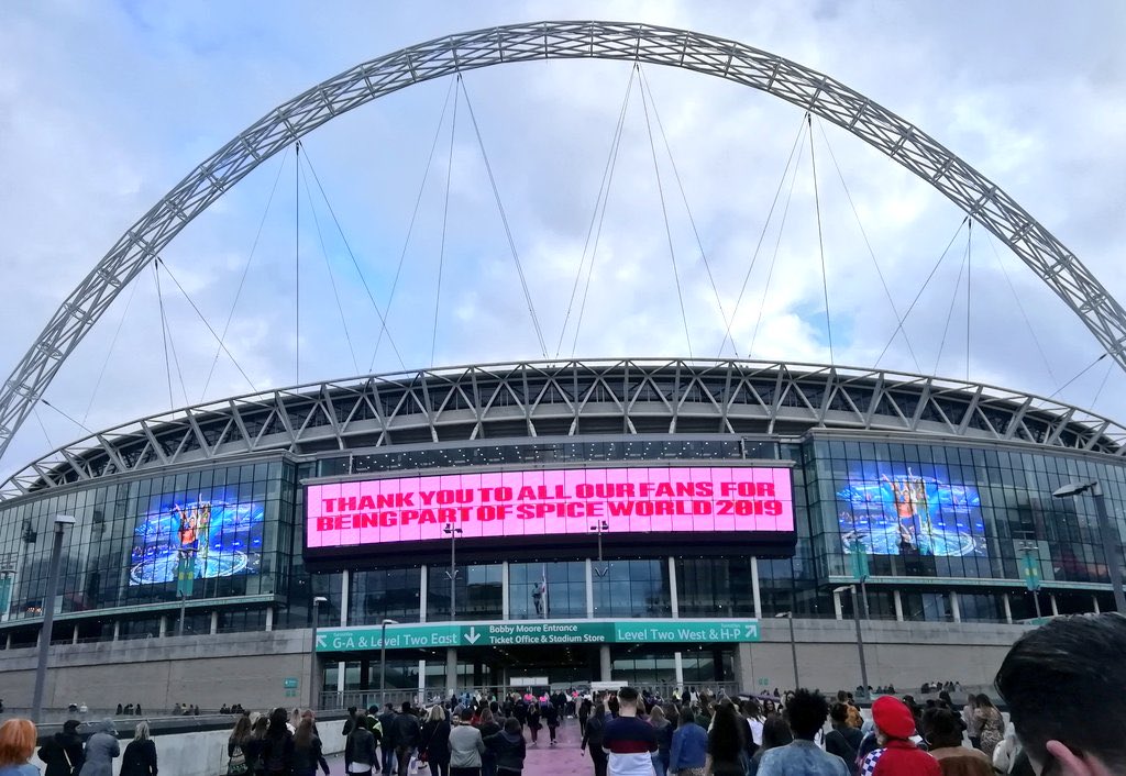 SpiceGirlsVault's tweet image. 1️⃣ year ago! 13th - 15th June 2019
✌🏻🎤🎤🎤🎤

The #SpiceGirls returned to the iconic Wembley Stadium in London, almost 21 years after their 1998 Spiceworld Tour. 

#SpiceworldLondon