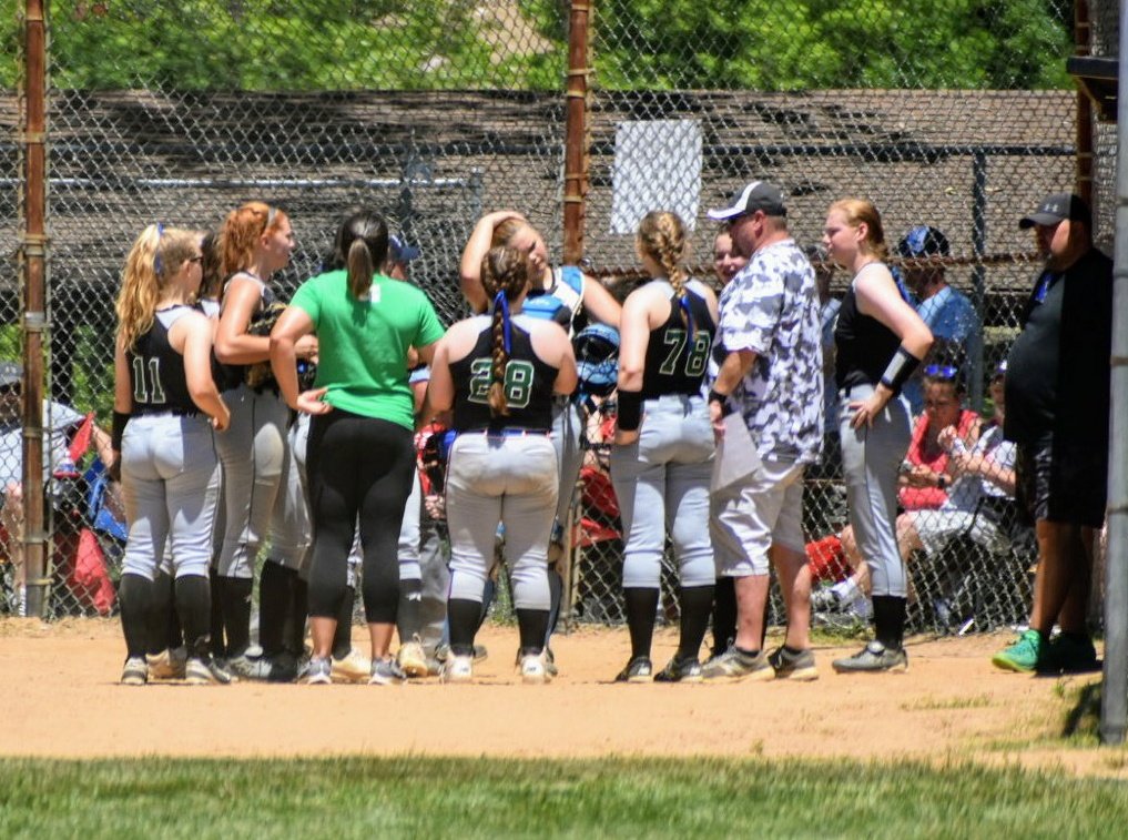 OhioThunder16U's tweet photo. Happy to be back on the fields again today with this great weather. 1-1 so far and the bats were ringing.  Thanks Coach @ebuff1999 for getting us ready.  Will bring the grit again tomorrow https://t.co/nFx0TBZ6X9