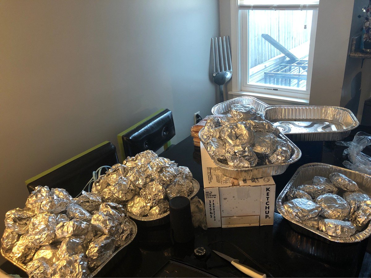 NSNpantry's tweet photo. Hey y'all! Thank you for all the donations! Last weekend we were able to distribute around 200 meals. We are still accepting donations, including hygiene products! cashapp: $NSNpantry https://t.co/L9G5GRjYKV