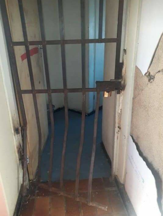 drblack_sheep2's tweet photo. #WSUMUSTFALL not only are we subjected to the worst treatment but also the state of our accommodation is trash, where are the funds meant for renovations? Would you allow your child Mr Vice-Chancellor to live in such conditions?... And then people still wonder why we strike https://t.co/zeLiP4dkuK