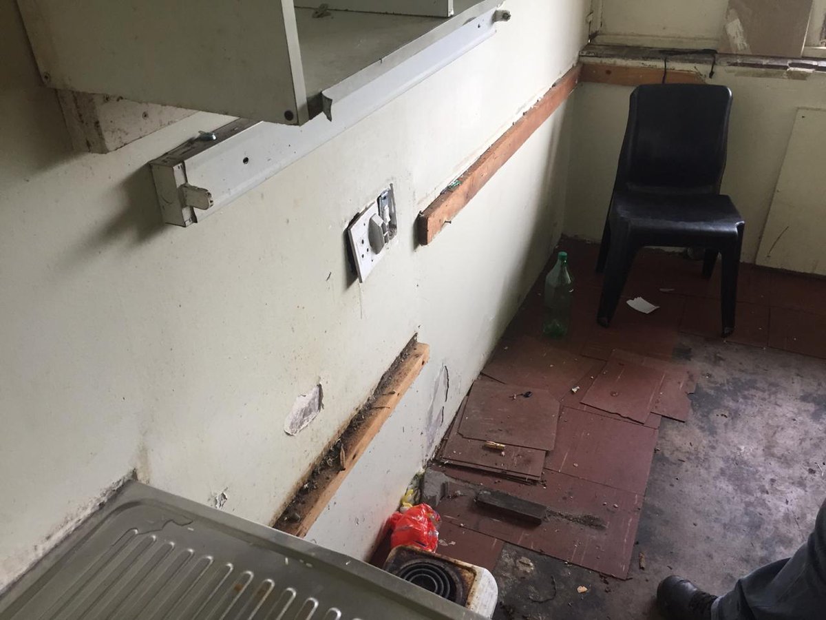 drblack_sheep2's tweet photo. #WSUMUSTFALL not only are we subjected to the worst treatment but also the state of our accommodation is trash, where are the funds meant for renovations? Would you allow your child Mr Vice-Chancellor to live in such conditions?... And then people still wonder why we strike https://t.co/zeLiP4dkuK
