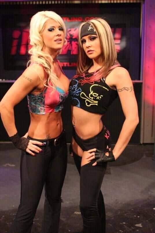 #FlashbackFriday to the greatest womens tag team in wrestling history in @VelVelHoller and @ActualALove !!! 💪🏼❤ #TheBeautifulPeople