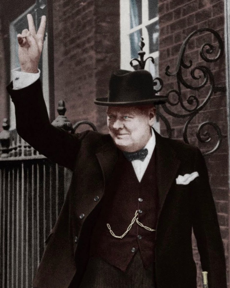 Tyson_Fury's tweet image. RIP #worldsgreatestleader  

@BorisJohnson grow a pair. Do not let anyone desecrate our great leader’s monument.

#ILOVEYOUENGLAND