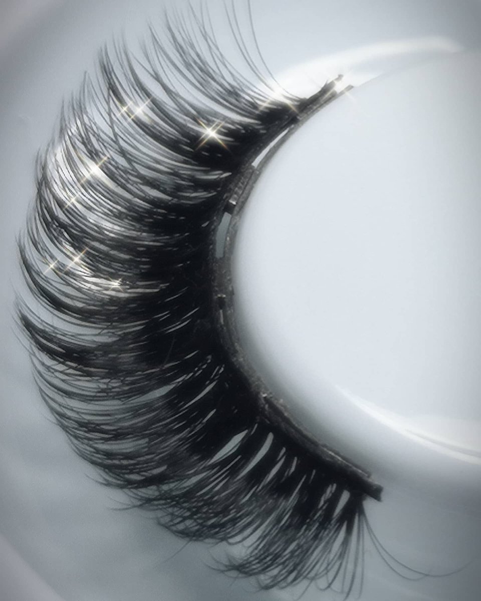 JoleneModern's tweet photo. Aiming high. Now doing both magnetic and normal strip lashes #magneticlashes #striplashes #TOTP #lashartist #awardwinner #businessowner #lashdolls_uk #BlackLivesMatter https://t.co/kkBUuk0wyo