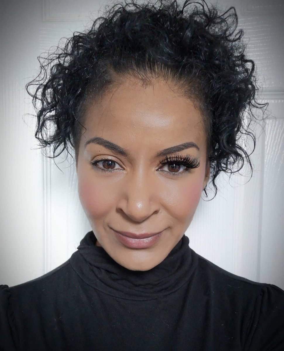 JoleneModern's tweet photo. Aiming high. Now doing both magnetic and normal strip lashes #magneticlashes #striplashes #TOTP #lashartist #awardwinner #businessowner #lashdolls_uk #BlackLivesMatter https://t.co/kkBUuk0wyo
