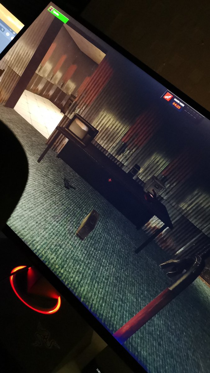 Chrisfloop tweet media