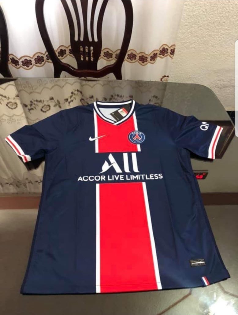 gwenledi's tweet photo. A la venta en Tepito antes que en la boutique PSG de Champs-Elysées 🤪 (temporada 20-21) 
#MexicoMagico https://t.co/5ZbqY8fVSp