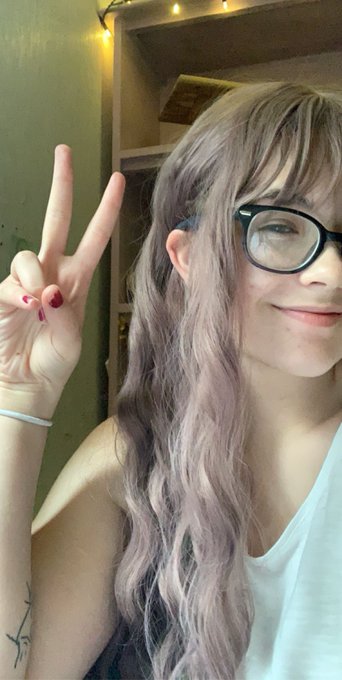 im like your pretty, nerdy egirlfriend hehe  https://t.co/p3mutu2chO https://t.co/PxKQX5WcC5