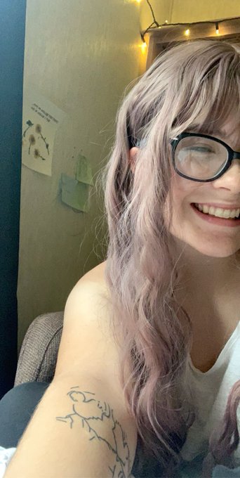 im like your pretty, nerdy egirlfriend hehe  https://t.co/p3mutu2chO https://t.co/PxKQX5WcC5