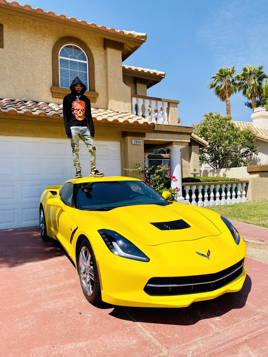 YamoSzn's tweet photo. My trap different you see the proof
We in that vette Watch what it deww
#FFNRszn
#myTrapDifferent #YamoWeekend https://t.co/a42viffrvu