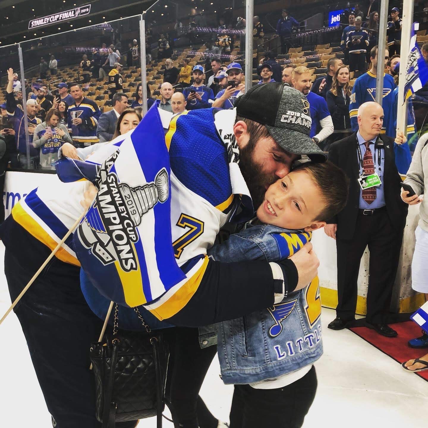 Hometown hero Maroon celebrates Stanley Cup family style