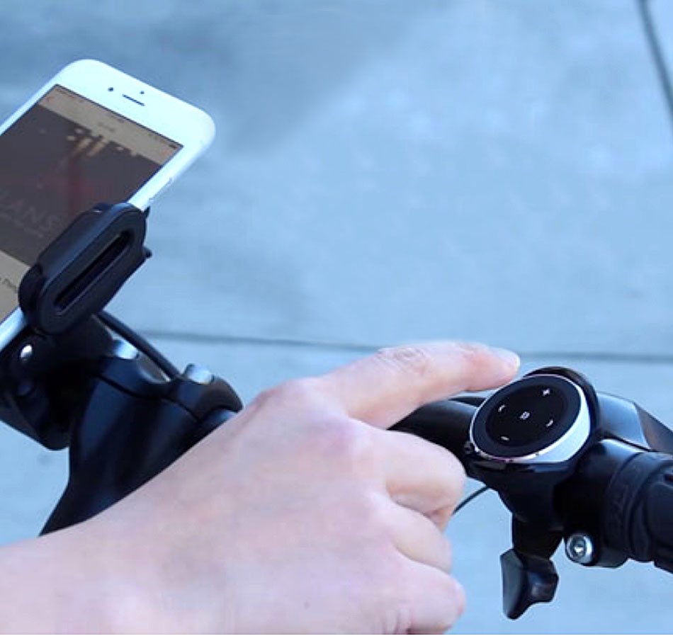 AtlantiaCanada's tweet image. At the touch of your fingers, you can now conveniently control your favourite media playlists on your smartphones with the @Satechi Bluetooth Media Button!
 
#techaccessories #techlifestyle #bluetoothremote #satechi #musiclife