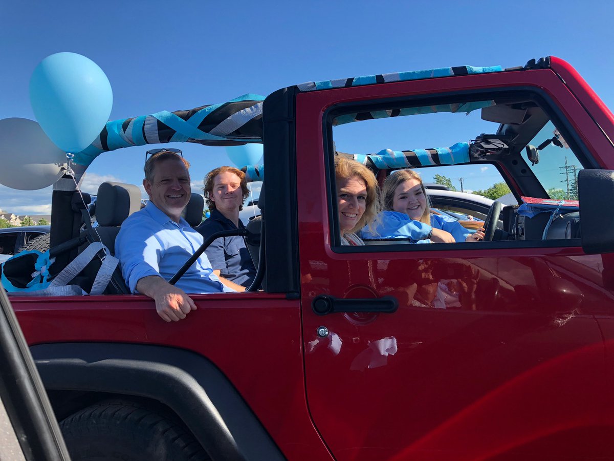 devinrachelsmom's tweet photo. That was so much fun!  Thank you so much to everyone who worked so hard to make this happen.  Congratulations to @SBHSVT Class of 2020! https://t.co/7FeTv1xWMs